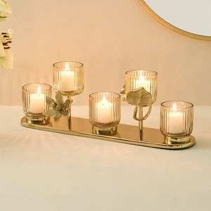 Candelabro moderno de metal y vidrio, ideal para decorar mesas de esquina y rellenar espacios vacíos con elegancia, procedente de la India. - Product Image 1