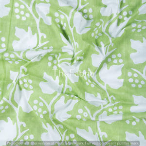 Tela de algodón ligero orgánico estampado floral verde claro para niños para manteles individuales bolsas cortinas lencería y manualidades - Product Image 1