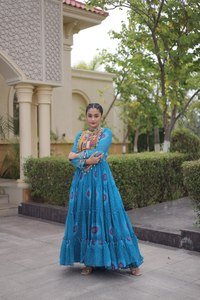 Vestido de Fiesta Indio Especial para Navratri, Diseño Exclusivo de Primera Calidad, Alta Demanda en Exportación - Product Image 2