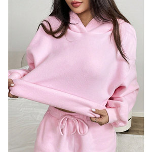 Ensemble de survêtement décontracté personnalisé avec logo, comprenant un sweat à capuche court et un pantalon de jogging pour femme, style streetwear - Product Image 2