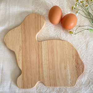 Planche à découper en bois en forme de lapin avec rainure pour les jus et poignée |   Planche à découper durable pour la cuisine, l'hôtellerie et la restauration - Product Image 5