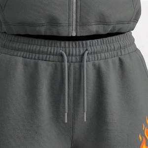 Ensemble gilet sans manches à capuche et short pour femme avec imprimé flamme en polaire, tenue de sport décontractée deux pièces, longueur au-dessus du genou - Product Image 5