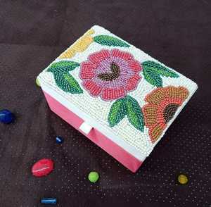 B.H CRAFTS Caja de Joyería Rectangular de Terciopelo Bordada con Cuentas Navideñas, Estuche de Costura Floral de Santa Claus, Regalo de Invierno - Product Image 1