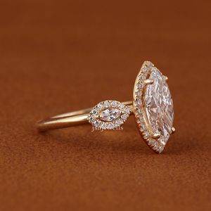 Anillo de Compromiso con Tres Diamantes Cultivados en Laboratorio, Corte Marquesa, Halo, Oro Sólido de 14K, Certificado IGI - Product Image 6