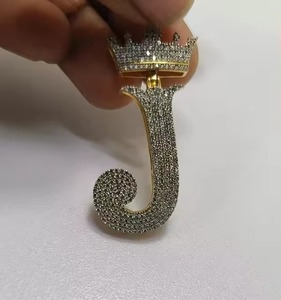 Colgante de Moissanita VVS Hecho a Medida, Colgante Hip Hop Iced Out de Dos Tonos, Colgante Personalizado con Corona y Bail, Colgante con Inicial para Regalos - Product Image 6