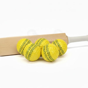 Pelota de Cricket de Cuero de Calidad, Costuras Reforzadas, Diseño Ecológico para Entrenamiento a Nivel de Club, Partidos Competitivos al Aire Libre - Product Image 3