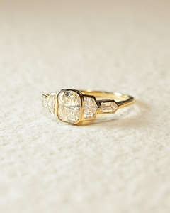 Anillo con Diamante Amarillo Corte Cojín en Oro Amarillo, Elegante Anillo de Diamantes para Compromiso, Boda, Aniversario y Fiesta para Mujer - Product Image 3