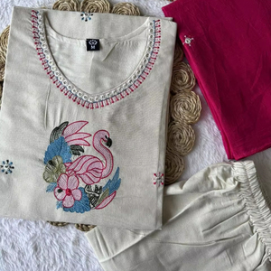 ชุดสัลวาร์คามีซสำเร็จรูปสำหรับผู้หญิงอินเดีย ดีไซน์คอเสื้อสวยงาม - Product Image 1
