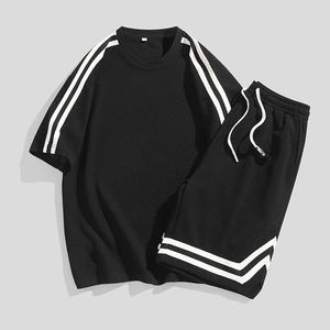 Ensemble décontracté d'été deux pièces : T-shirt rayé personnalisé et short – Tenue de sport de haute qualité en 100 % coton, coupe ample, style streetwear - Product Image 1