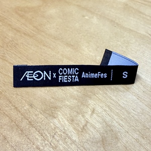 Étiquettes tissées sur mesure de qualité supérieure, découpées au laser, avec pliures aux extrémités, pour vêtements. Idéales pour ajouter le logo de votre entreprise. - Product Image 1