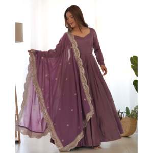 Hermoso vestido de boda modesto Anarkali con Pent y Dupatta para fiestas y ocasiones especiales - Product Image 2