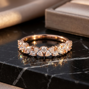 Anillo de compromiso clásico de oro rosa con diamantes de moissanita talla pera y diamantes blancos para mujer, regalo para ella - Product Image 3