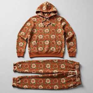 Conjunto Deportivo Unisex NEXTEX Dahlia Floral en Color Terracota, Crema y Rojo Ruginoso, Sudadera con Capucha y Pantalones de Felpa Suave de Algodón - Product Image 3