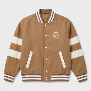 Chaqueta universitaria para mujer que combina estilo deportivo con tela cómoda, forro suave de calidad duradera y un diseño moderno y versátil. - Product Image 4