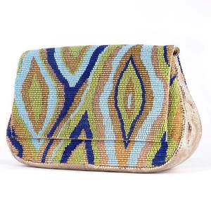 Bolso de mano artesanal con diseño floral intrincado y bordado de cuentas de semillas pequeñas cosido a mano, a la moda - Product Image 1
