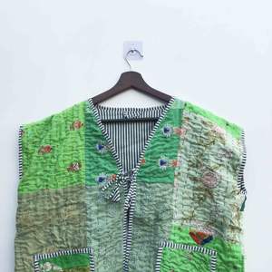 Nouveauté : veste courte vintage brodée Kantha khambaadi pour femmes indiennes - Product Image 4