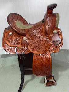 Silla de montar western de cuero tizón hecha a mano con conchos plateados - Product Image 1