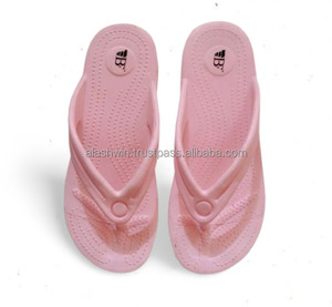 Venta al por mayor de las mujeres zapatillas al aire libre sandalias de moda de verano de diseño de las mujeres zapatillas de goma chanclas para las mujeres - Product Image 1
