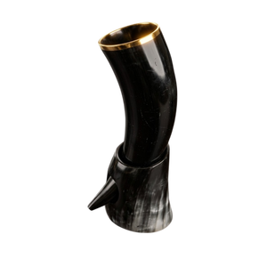Jarra Vikinga de Cuerno de Búfalo con Soporte, Hecha a Mano con Borde de Latón – Regalo Medieval Nórdico para Hombres, Artículos de Bar para EE. UU. y Europa - Product Image 1