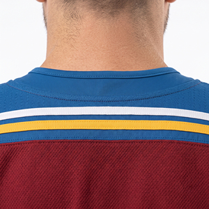 Camiseta de hockey deportiva personalizada para hombre, camiseta de hockey de entrenamiento de alta calidad para hombre, camisetas de hockey sobre hielo de manga corta con cuello en V para hombre - Product Image 4