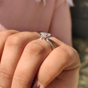 Bague de fiançailles de luxe en or massif avec diamant de laboratoire taille Radiant, sertie en cathédrale, tendance, inspirée de la nature, pour les fêtes - Product Image 4