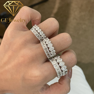 Bague de mariage de luxe en platine Pt950 avec diamants de laboratoire taille émeraude, alliance éternelle complète, certifiée IGI, bijoux fins - Product Image 4