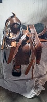 Ensemble de selle western Rider's Trust en cuir de buffle anglais, avec arceau en plastique/bois, gravures florales, absorption des chocs robuste