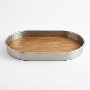 Plateau de service ovale élégant en acier inoxydable brossé SS304 fait main de 42 cm avec détails en bois Godavari pour la décoration intérieure, les hôtels et les mariages - Product Image 6