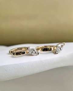 Boucles d'oreilles créoles Huggie en diamant de laboratoire taille Marquise, minimalistes et modernes, en or massif 14K, bijoux fins, cadeau pour mariage et fête - Product Image 2
