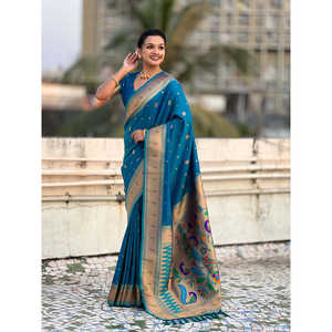 Sari Paithani Azul Pavo Real de Elite Weaves con Detalles Tejidos en Zari, 650g, Ropa India y Pakistaní - Product Image 1