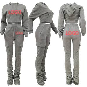 Conjunto de dos piezas para mujer 2026: Sudadera corta con logo personalizado y pantalones cargo apilados de estilo plano para invierno - Product Image 6