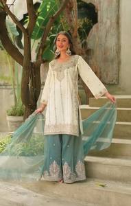 Elegante Conjunto Kurti Palazzo Bordado en Blanco y Verde Mar con Dupatta para Mujer – Traje Salwar Estilo Pakistaní para Fiestas - Product Image 3