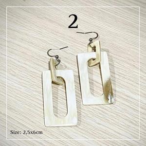 Pendientes de Cuerno Natural Pulido, Joyería Moderna Hecha a Mano por Artesanos Ecológicos, Regalo de Boda para Mujer, MN EXPORTS de Uttar Pradesh - Product Image 1