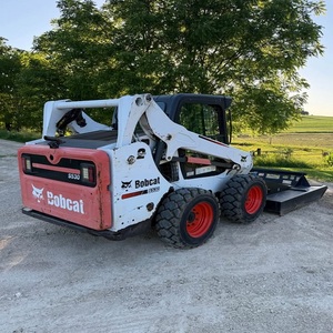 Chargeuse compacte Bobcat S530 avec design compact, performances puissantes et système hydraulique fiable pour travaux lourds - Product Image 4