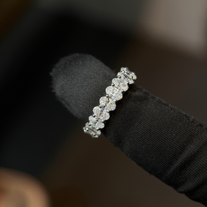 Anillo de Eternidad Ovalado de Oro Blanco de 14K con Diamantes de 0.20 Ct Cada Uno, Cultivados en Laboratorio, Certificados por IGI, Joyería de Boda Premium - Product Image 3