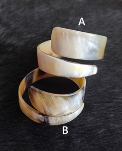 Joyería Ecológica de Hueso de Cuerno, Pulseras Modernas en Espiral con Forma de Serpiente para Boda, Hechas a Mano por Perfect Enterprises - Product Image 1