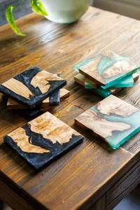 Posavasos Artesanales de Madera y Resina para el Hogar y la Oficina con Incrustaciones de Resina Morada, Posavasos Modernos Hechos a Mano - Product Image 3