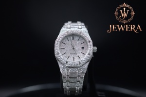 Most Selling Luxury Stainless Steel Silver <b>Watch</b> with Mossinate Diamond Inlays Ideal <b>for</b> Those Who Appreciate Fine Craftsmanship - Product Image 1