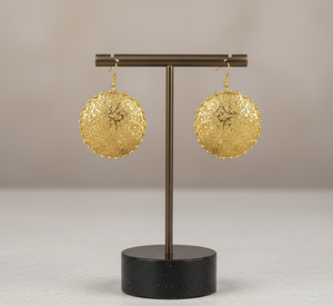 Pendientes de latón con grabado floral artesanal de Sockdolager Belle Trendy, detalles dorados en forma de gota de rocío, acabado pulido radiante, para mujer, KENWAY - Product Image 6