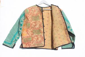 Veste ouverte style kimono Kantha en coton à breloques vintage en multicolore Veste d'extérieur pour femme - Product Image 2