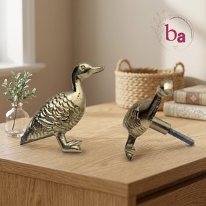Tirador de latón con forma de pato, duradero y ecológico, para cajones y cómodas, diseño moderno, fácil instalación - Product Image 1