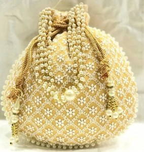 Sacs Potli indiens ethniques pour mariages et fêtes, brodés au fil blanc, faits main avec perles et cordon doré - Product Image 4