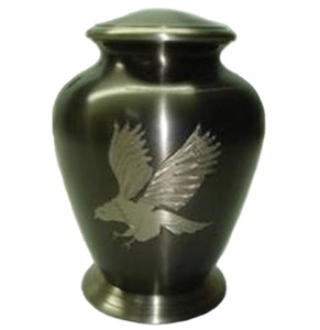 Urnes funéraires modernes en laiton gravé d'oiseau antique urne funéraire de luxe en forme de dôme pour cendres humaines urne funéraire en métal solide - Product Image 1
