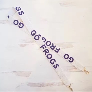 Correa de guitarra para teléfono móvil bordada a mano con cuentas de cristal, diseño personalizado, color personalizado, desmontable, dorada. - Product Image 5