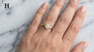 Anillo Solitario Único con Forma de Tiburón, Diamante Cultivado en Laboratorio de Corte Redondo, Oro de 14K, Anillo de Compromiso con Temática Oceánica - Product Image 2
