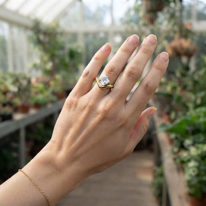 Anillo de compromiso de oro amarillo vermeil con diamante talla Asscher y moissanita moderna, regalo para el Día de San Valentín - Product Image 5