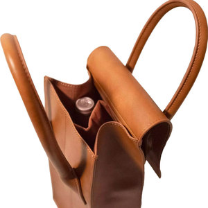 Porte-bouteille en cuir Salva marron gaufré uni, porte-bouteille unique avec poignée, étui de voyage portable - Product Image 6