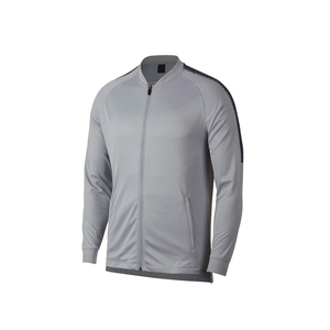 Ensemble de survêtement premium pour homme, vêtements de sport modernes conçus pour les hommes actifs recherchant confort et style. Fabricant de vêtements duty-free. - Product Image 4