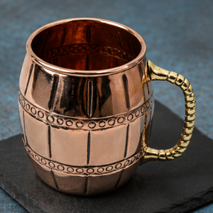 Mug en cuivre en forme de baril Baron's Brew avec poignée en laiton, design vintage, écologique, vaisselle en métal pour la maison - Product Image 3