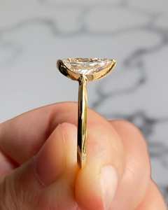 Bague solitaire de promesse en or massif 14 carats avec diamant de culture en forme de poire de 2,01 carats pour femme, cadeau d'anniversaire pour les amoureux - Product Image 5